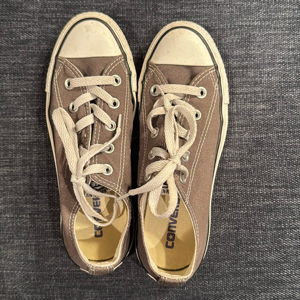 Converse Low Top Chuck Taylor Sneakers - Taupe/Gray - Women’s 6 - Men’s 4